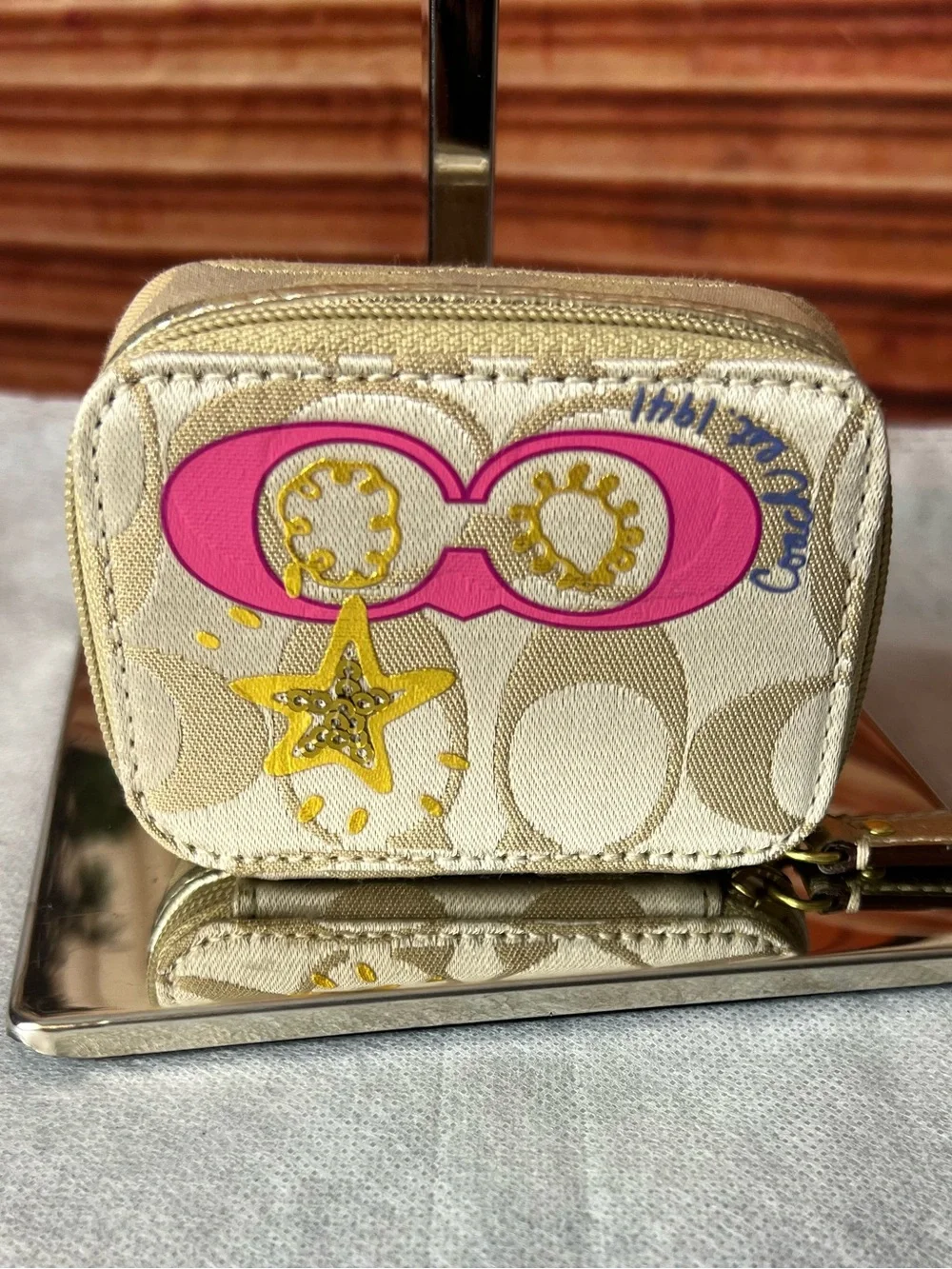 Coach Poppy Signature travel pill case features a whimsical pink graphic 💖